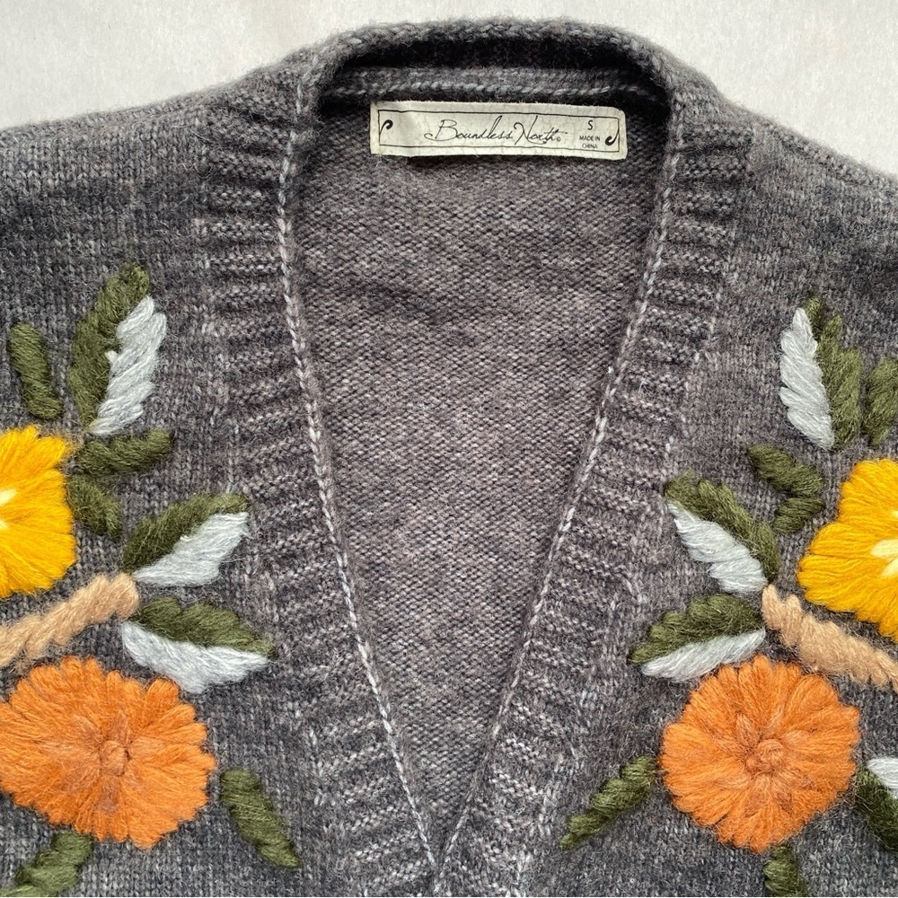 NWT Boundless North Floral Embroidered Open-Front Long Cardigan Sweater Size S - Picture 4 of 9